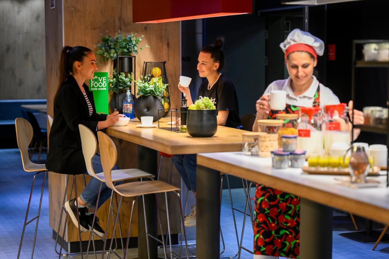 Ibis Skopje City Center Luaran gambar